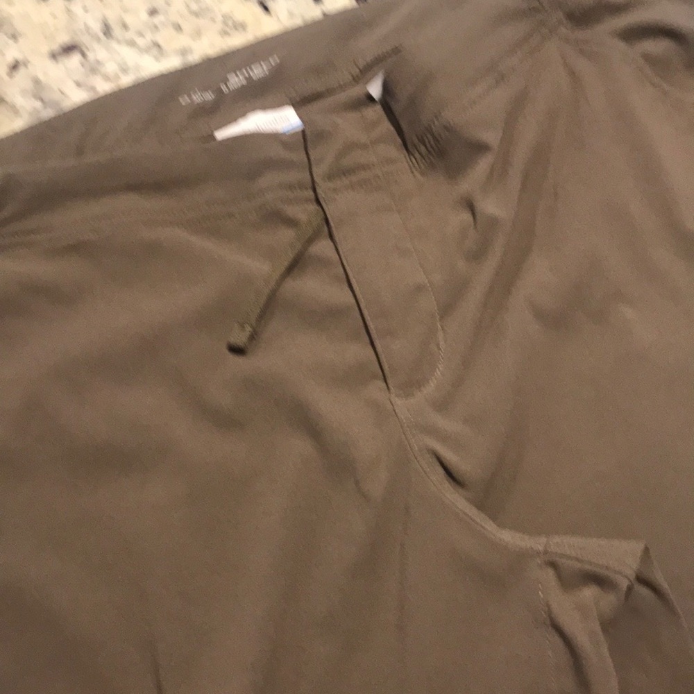 Columbia brown drawstring capris